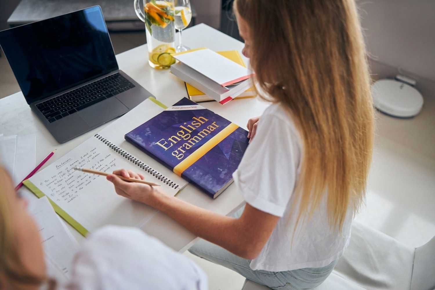 İngilizce A1 yazma becerileri – temel cümle kurma